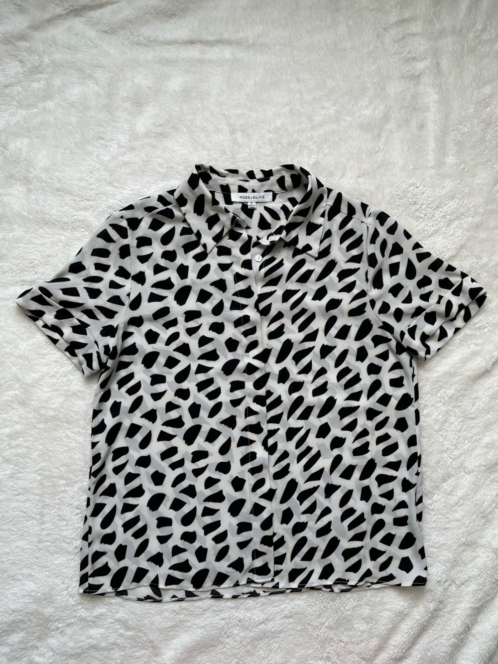 Rose & Olive Black and White Abstract Short-Sleeve Button Blouse
